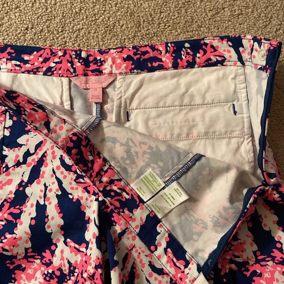 Lilly Pulitzer size 10 women’s shorts, worn once - Picture 2 of 2